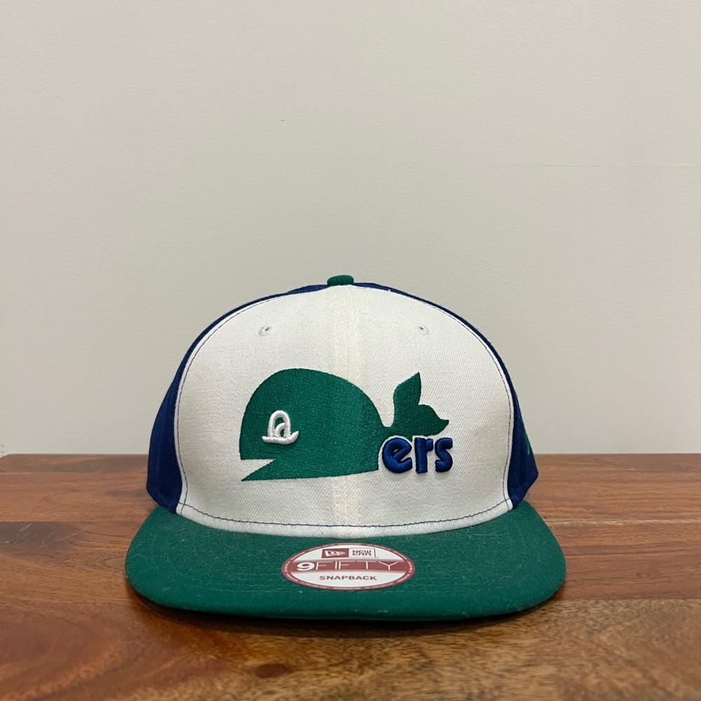 VINTAGE NEW ERA HARTFORD WHALERS SNAP BACK